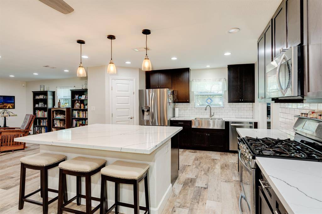 501 Riverside DR,  Hillcrest Village,  TX 77511