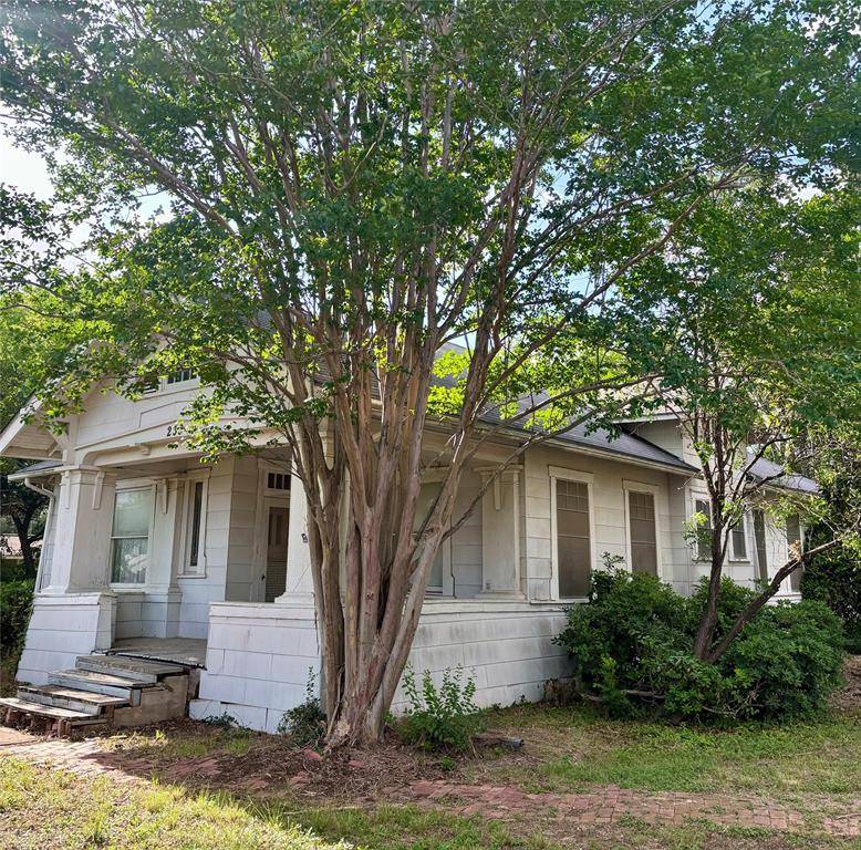 Castroville, TX 78009,233 May ST