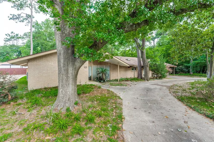 429 Benignus RD, Houston, TX 77024