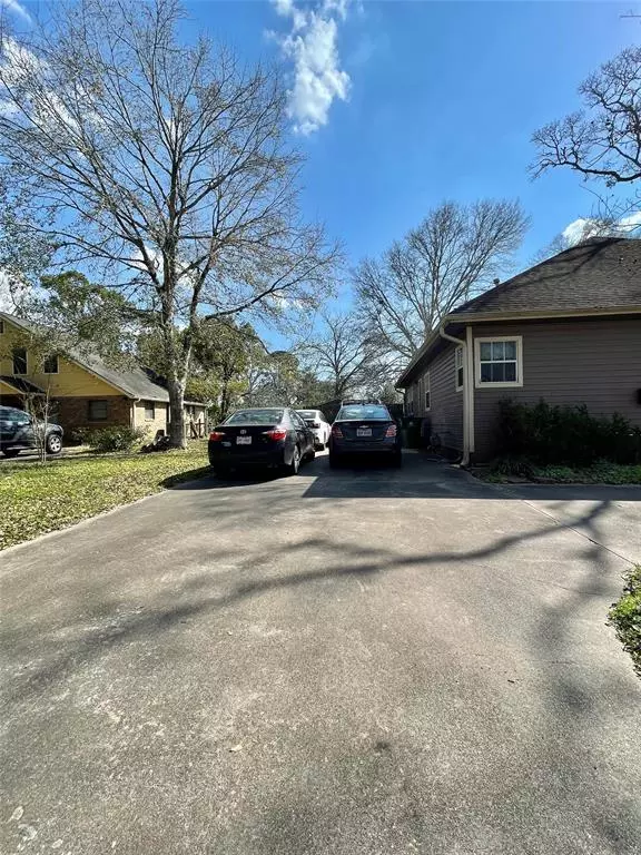 Angleton, TX 77515,300 E Locust ST