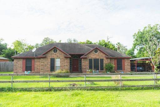 308 W Pear ST, Winnie, TX 77665