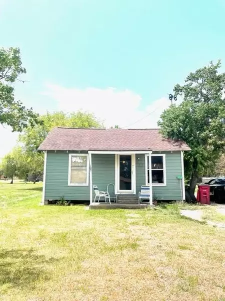 105 N Avenue D, Freeport, TX 77541