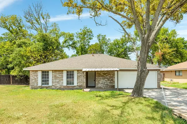 619 W Mahan ST, Richwood, TX 77531