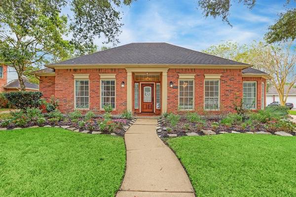 1804 Creekside DR, Friendswood, TX 77546