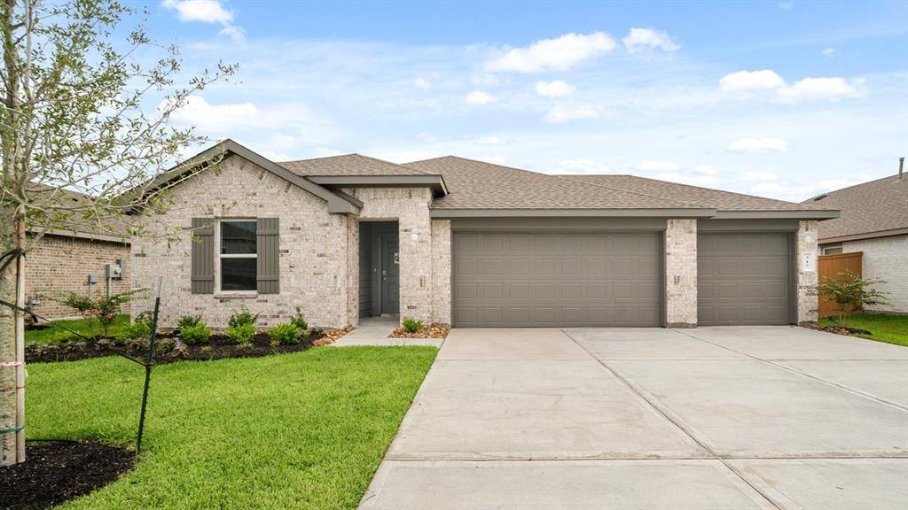 317 Blanco LN, Dayton, TX 77535