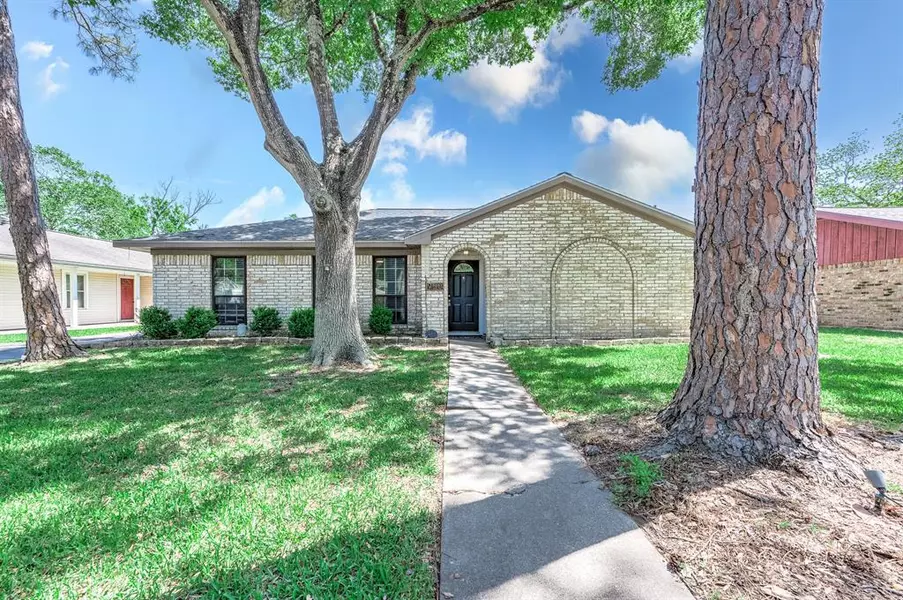 950 Wavecrest LN, Houston, TX 77062