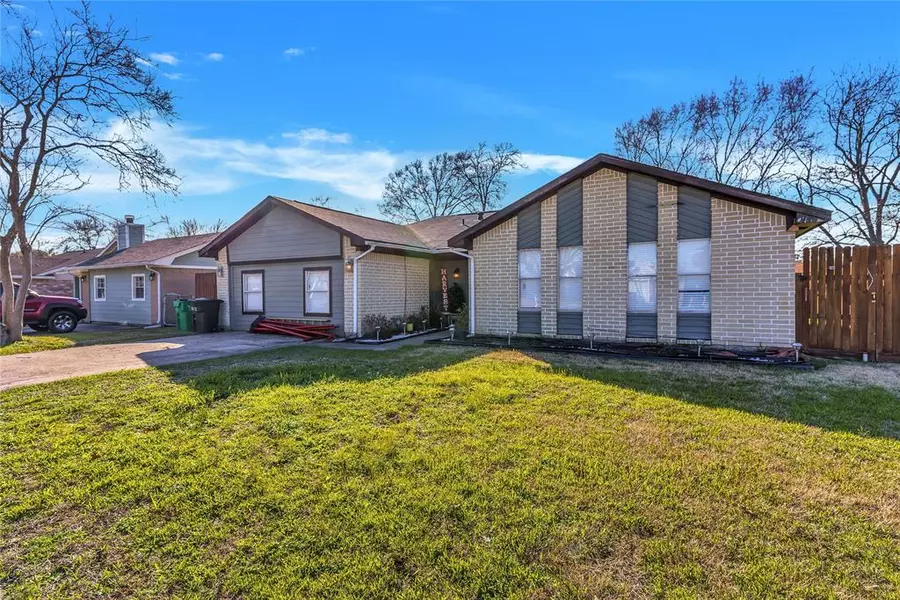 5124 Cinnamon LN, Baytown, TX 77521