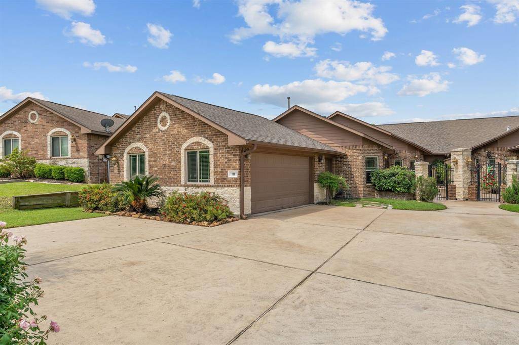 111 Bessie Price Owen DR, Montgomery, TX 77356