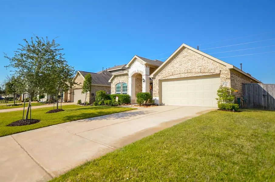 4446 Barnstone Ridge LN, Rosharon, TX 77583