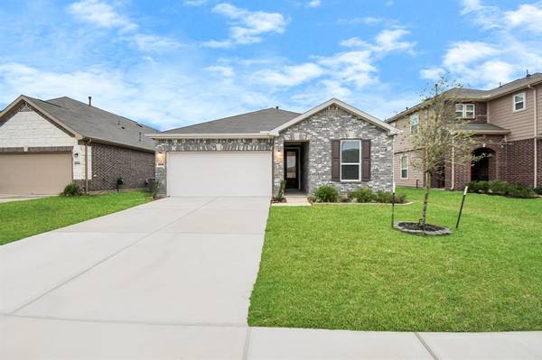 2030 Domeniko DR, Fresno, TX 77545