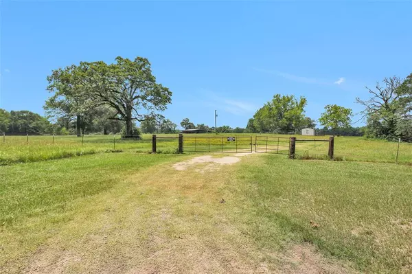 7395 CR 4200,  Pennington,  TX 75856