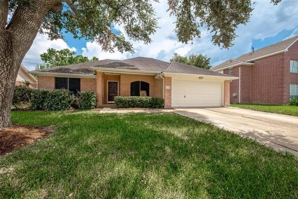 2205 Manchester LN,  Pearland,  TX 77581