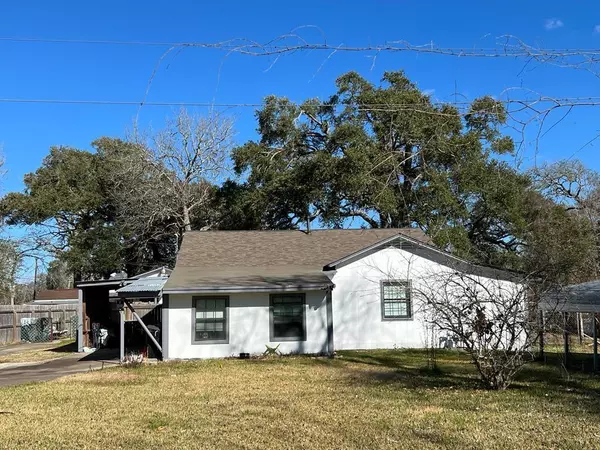 1272 Pecan ST, Clute, TX 77531