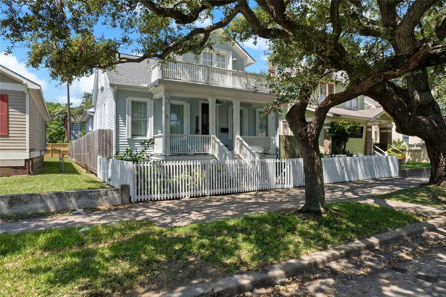 3216 Avenue Q, Galveston, TX 77550