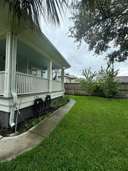 3216 Avenue Q, Galveston, TX 77550