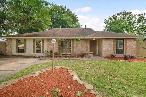 412 Westwood DR, Friendswood, TX 77546