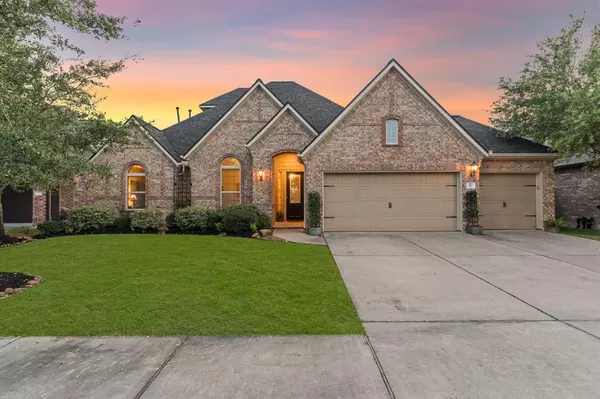 27 Azure Lake CT, Katy, TX 77494