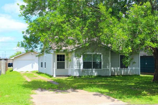 1920 N Avenue H, Freeport, TX 77541