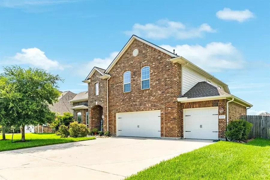 1233 Laurel LOOP, Angleton, TX 77515