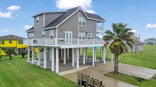 Crystal Beach, TX 77650,892 Melody LN