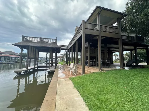 Crystal Beach, TX 77650,1170 Waterways DR