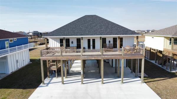 183 Ocean Shores DR, Port Bolivar, TX 77650