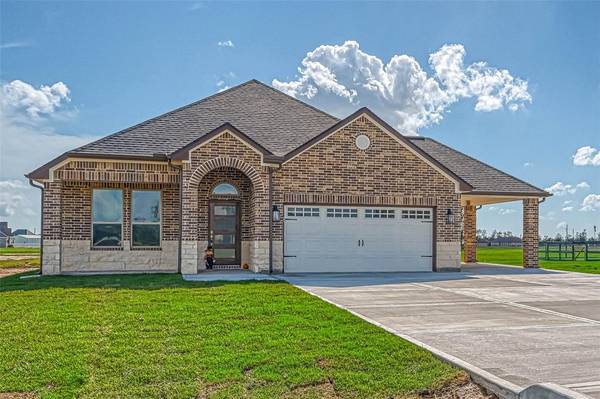 1325 Palomino TRL, Angleton, TX 77515