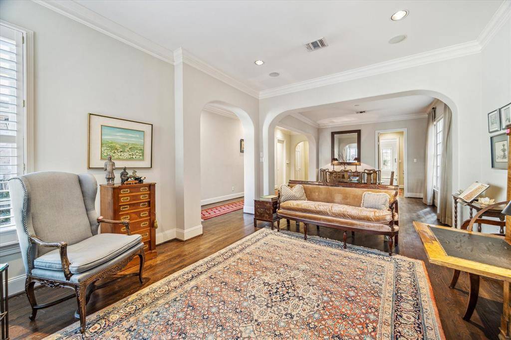 Houston, TX 77024,123 Park Laureate DR