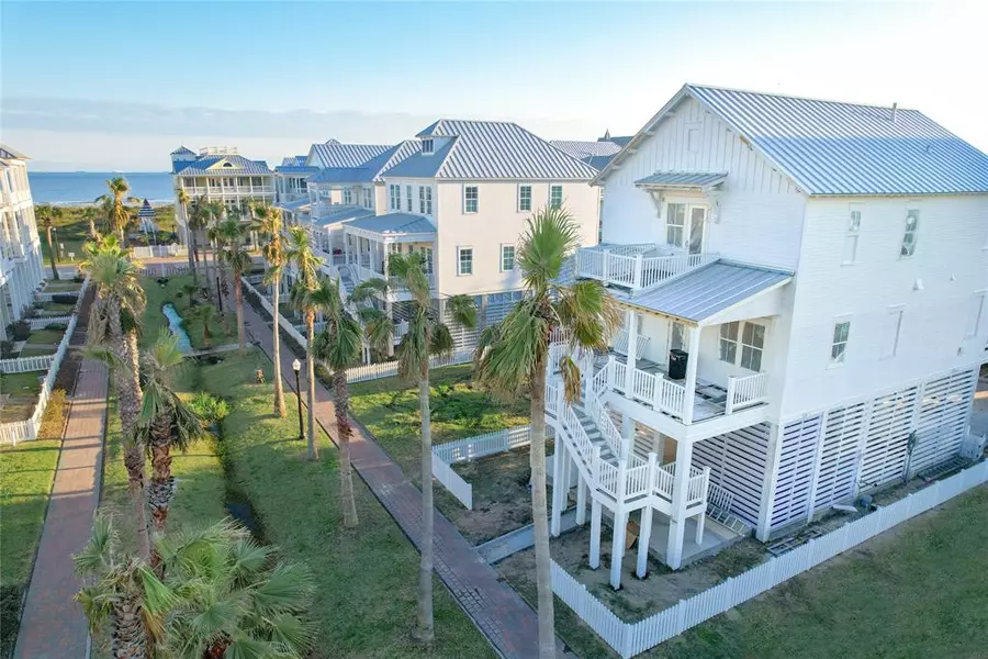 729 Beachtown Passage, Galveston, TX 77550