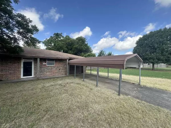 Bowie, TX 76230,1504 Martha ST