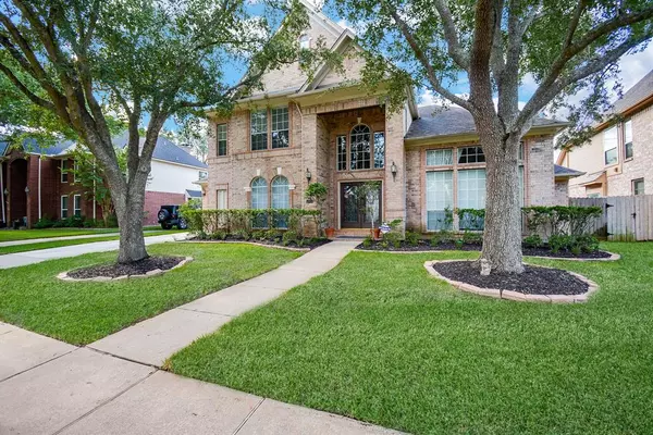 5410 Brook Bend DR, Sugar Land, TX 77479