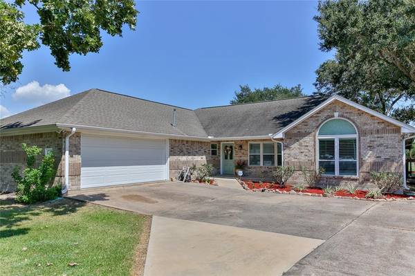 1613 Willow View ST, La Porte, TX 77571