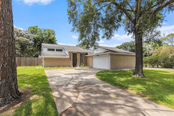 16451 Mill Point DR, Houston, TX 77059