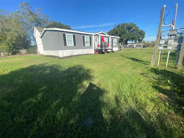 861 County Road 947, Alvin, TX 77511