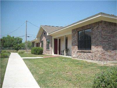 1103 Lincoln ST, Zapata, TX 78076