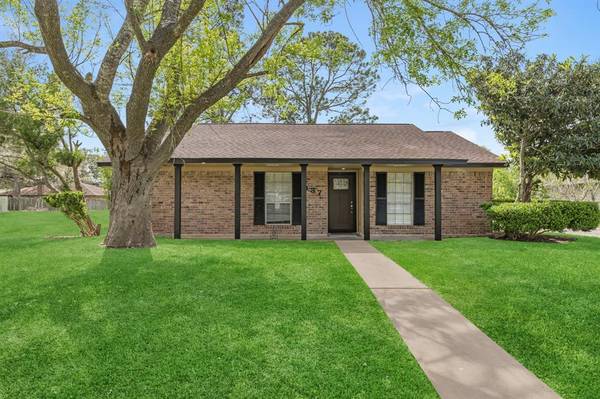 437 N Amherst DR, West Columbia, TX 77486