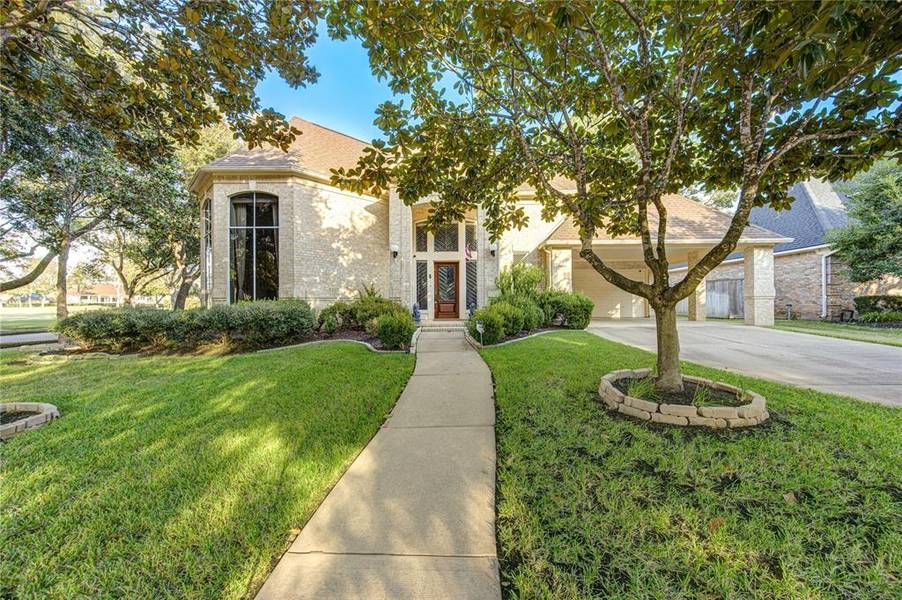 3903 Deer Run BND, Sugar Land, TX 77479