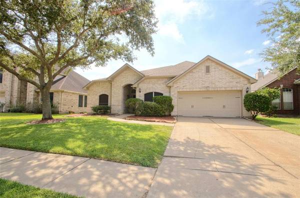 401 Cedar Point DR, League City, TX 77573