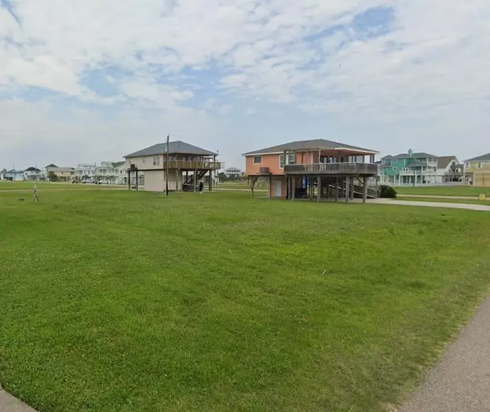 23004 Camino ST, Galveston, TX 77554