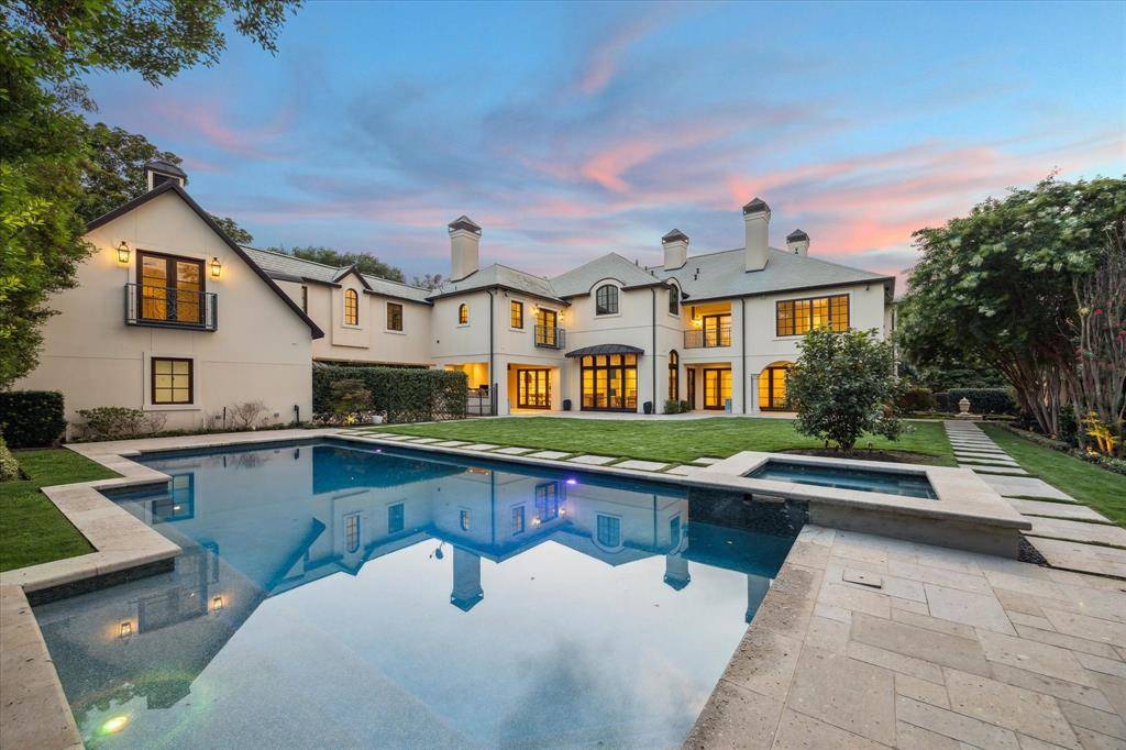 1039 Kirby DR, Houston, TX 77019