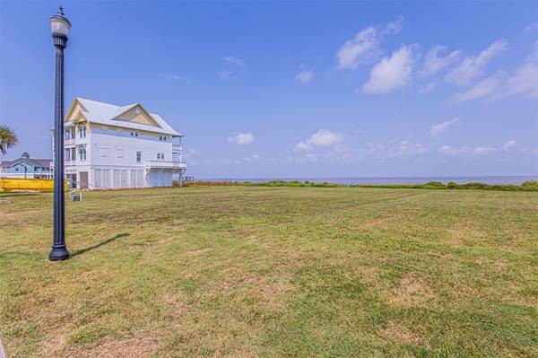 26826 Bay Water DR, Galveston, TX 77554