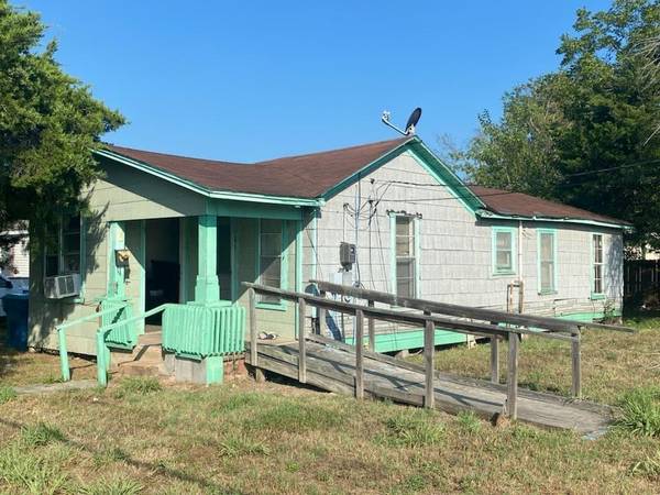 761 E Fannin ST, La Grange, TX 78945