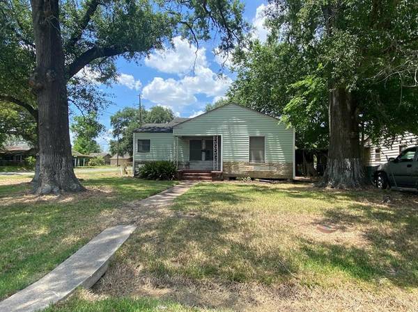 1990 Roberts ST, Beaumont, TX 77701