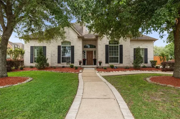 518 W Lake DR, Friendswood, TX 77546