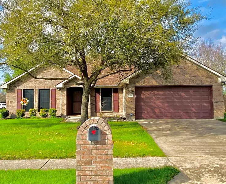 5789 Winding Brook DR, Dickinson, TX 77539