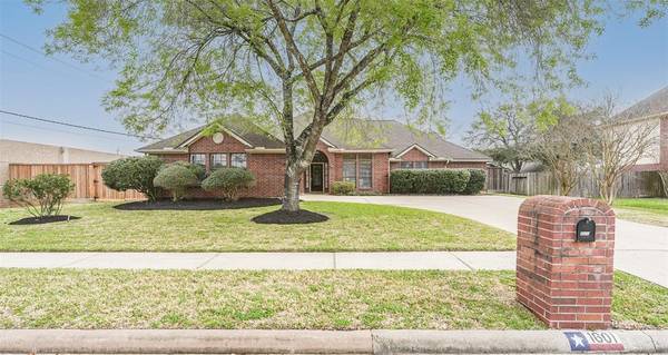 1601 Brill DR, Friendswood, TX 77546