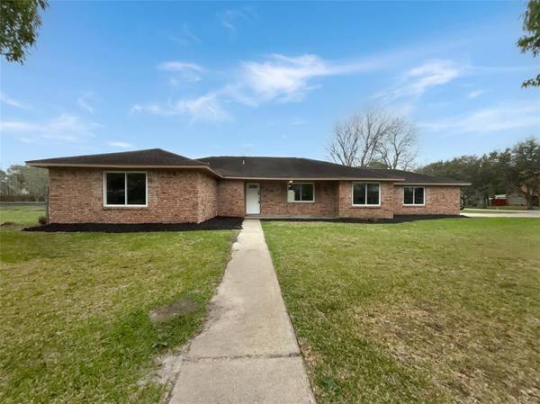 3031 N Meadow LN, Dickinson, TX 77539