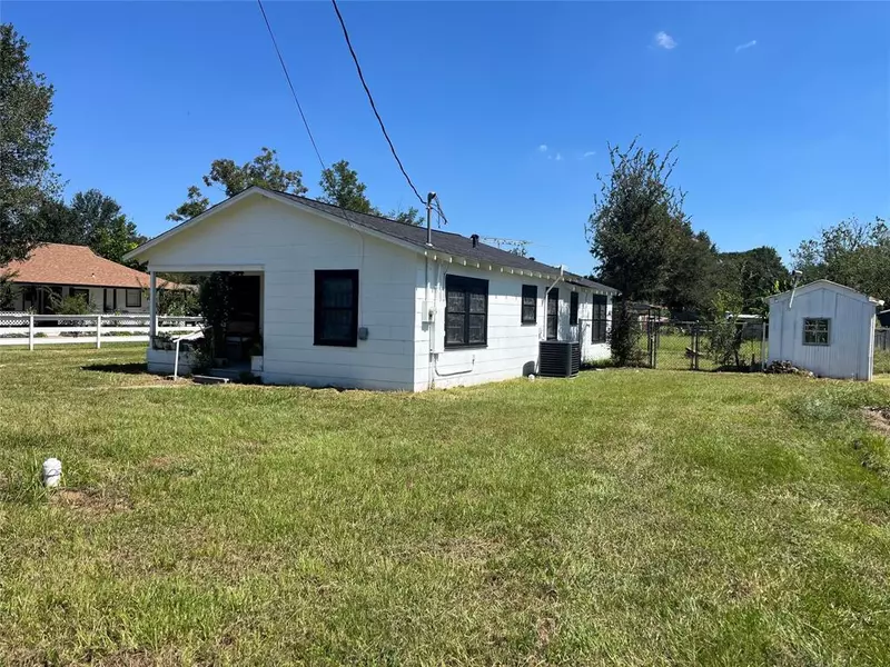 612 Silliman ST, Sealy, TX 77474