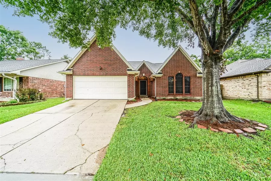 6007 Ollia CIR, Pasadena, TX 77505