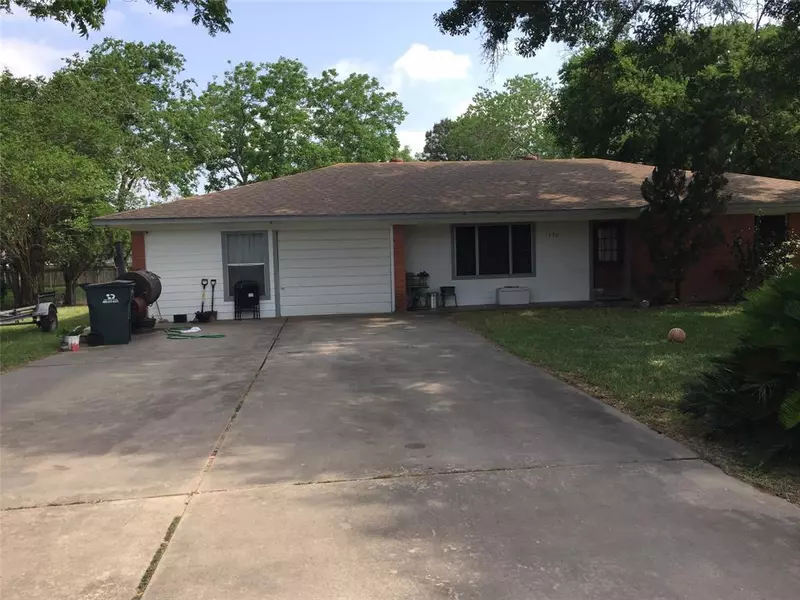 1302 Linnwood ST, El Campo, TX 77437